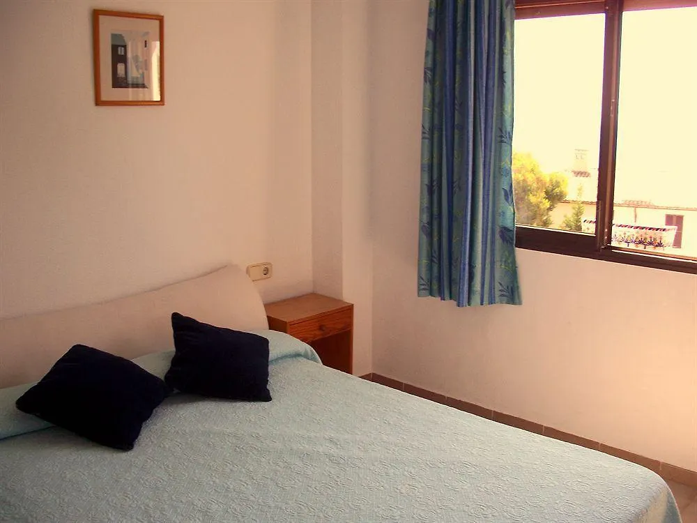 Apartamentos Triton Cala Ratjada  Hotel