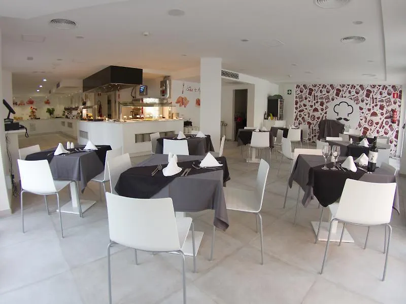 Apartamentos Triton Cala Ratjada  Hotel