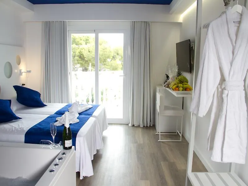 Apartamentos Triton Cala Ratjada  Spain