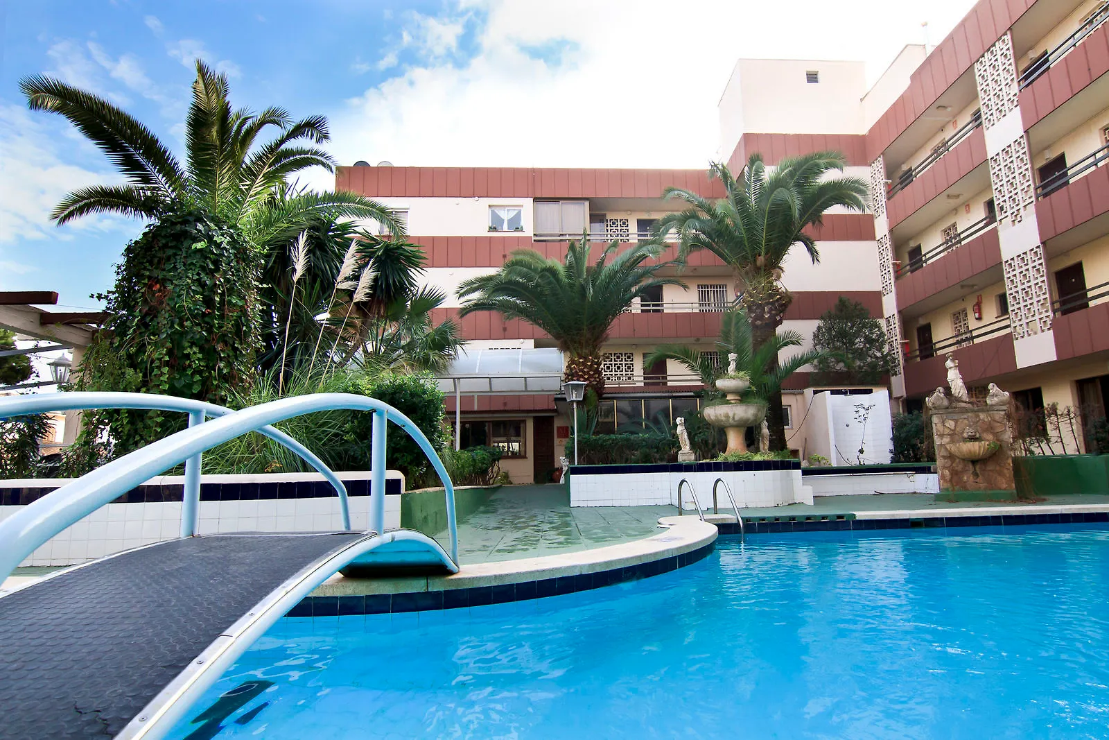Apartamentos Triton Cala Ratjada  Ισπανία